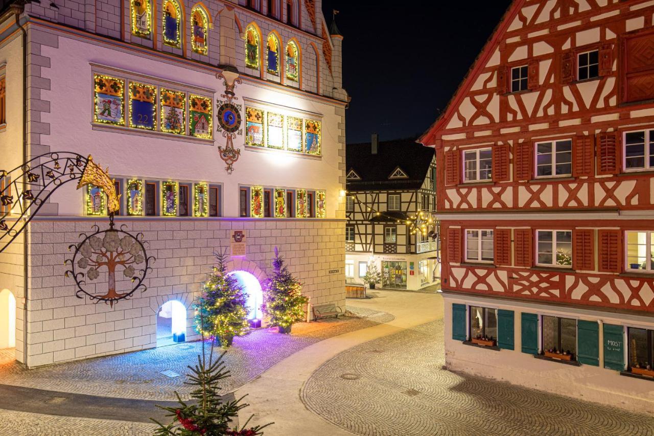 Hotel Restaurant Gruener Baum Und Altes Tor Bad Waldsee Exterior photo